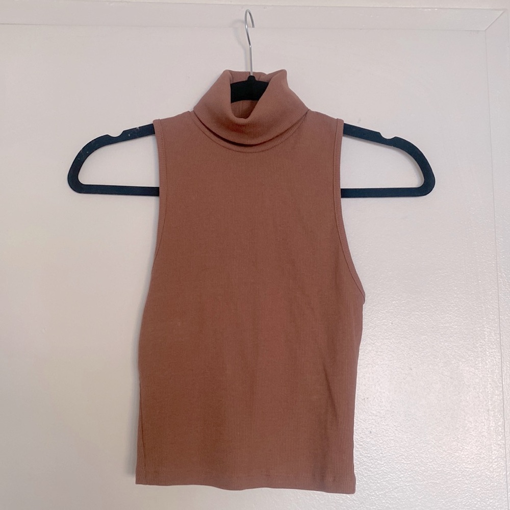Sleeveless Cropped Turtleneck